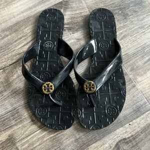 TORY BURCH THORA PATENT BLACK SANDALS